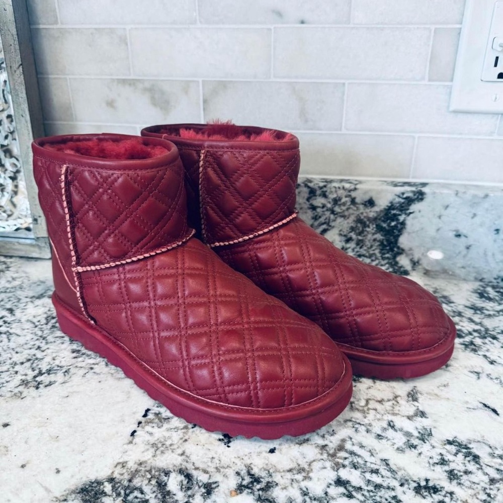 COPY - Women’s UGG boots Berry Color 8.5